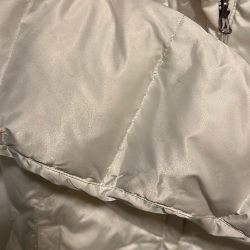 The North Face Women’s White Puffer Jacket Size M - Picture 3 of 12
